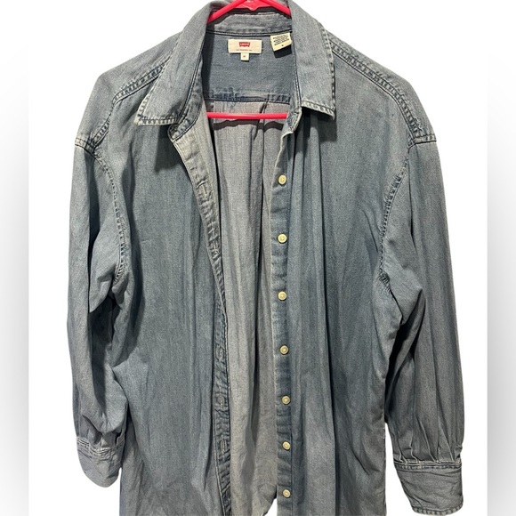 Levi's Classic Light Blue Women Oversized Button Up Blouse Size Medium - Picture 2 of 8